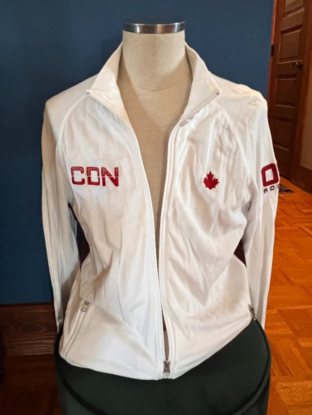 Roots Canada Men's Zip Up Jacket w Pockets White/Red Patches sz L Made in Canada